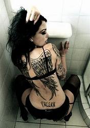 Click image for larger version. 

Name:	Nice gothic girl with tatoo. Femme gothique avec beau tatouage dans le dos..jpg 
Views:	1506 
Size:	36.3 KB 
ID:	371840