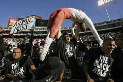 Click image for larger version. 

Name:	raiders%20fans_1.jpg 
Views:	134 
Size:	57.6 KB 
ID:	399178