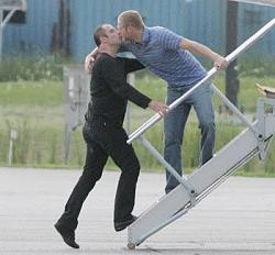 Click image for larger version. 

Name:	john travolta kissing man airplane.JPG 
Views:	212 
Size:	21.3 KB 
ID:	474117