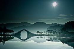 Click image for larger version. 

Name:	Moons-Bridge-Dahu-Park-Taipei.jpg 
Views:	741 
Size:	31.7 KB 
ID:	714124
