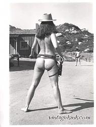 Click image for larger version. 

Name:	vintagegunnudes12_200.jpg 
Views:	815 
Size:	26.4 KB 
ID:	184742