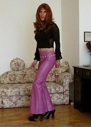 Click image for larger version. 

Name:	susan_surandon__in_pink_trousers_standing_and_showing_her_long_legs_174.jpg 
Views:	2264 
Size:	13.3 KB 
ID:	255723