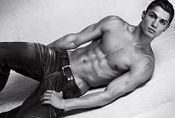 Click image for larger version. 

Name:	Christiano_Ronaldo Armani Underwear Hi-Res HD3.jpg 
Views:	484 
Size:	150.3 KB 
ID:	323350