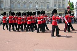 Click image for larger version. 

Name:	buckingham-palace-guards.jpg 
Views:	84 
Size:	44.5 KB 
ID:	402377