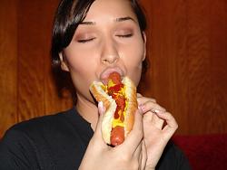 Click image for larger version. 

Name:	khloe_hotdog_125.jpg 
Views:	10494 
Size:	148.8 KB 
ID:	75586