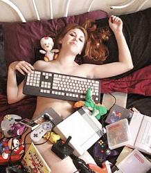 Click image for larger version. 

Name:	gamergirl.jpg 
Views:	796 
Size:	36.4 KB 
ID:	322589