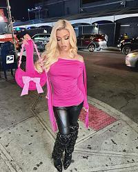 Click image for larger version. 

Name:	barbie.swae.jpg 
Views:	132 
Size:	282.5 KB 
ID:	1433754