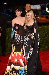 Click image for larger version. 

Name:	KatyPerry-Madonna_MetGala-2015.jpg 
Views:	84 
Size:	157.9 KB 
ID:	839321