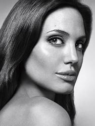 Click image for larger version. 

Name:	angelina_jolie_entertainment_weekly3_322.jpg 
Views:	335 
Size:	27.9 KB 
ID:	247331