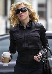 Click image for larger version. 

Name:	madonna_shades_1_133.jpg 
Views:	342 
Size:	32.4 KB 
ID:	194525