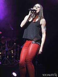 Click image for larger version. 

Name:	mel-c-concert-2-050312-7-435x580.jpg 
Views:	1087 
Size:	166.4 KB 
ID:	638990