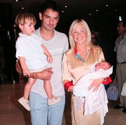 Click image for larger version. 

Name:	fernando_morientes_and_victoria_lopez_201.jpg 
Views:	3181 
Size:	24.0 KB 
ID:	45338