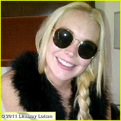 Click image for larger version. 

Name:	lindsay-lohan-shows-off-her-new-teeth.jpg 
Views:	293 
Size:	23.7 KB 
ID:	439166