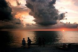 Click image for larger version. 

Name:	sunset173.jpg 
Views:	947 
Size:	96.8 KB 
ID:	597016