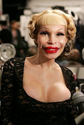 Click image for larger version. 

Name:	amanda_lepore_1_758.jpg 
Views:	553 
Size:	42.8 KB 
ID:	248029