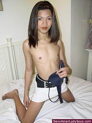 Click image for larger version. 

Name:	ladyboys0421_163.jpg 
Views:	6749 
Size:	93.0 KB 
ID:	43257