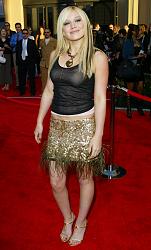 Click image for larger version. 

Name:	Hilary-Duff-Feet-20076.jpg 
Views:	1186 
Size:	433.1 KB 
ID:	319538