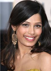 Click image for larger version. 

Name:	freida-pinto-smile-2.jpg 
Views:	824 
Size:	42.8 KB 
ID:	561186