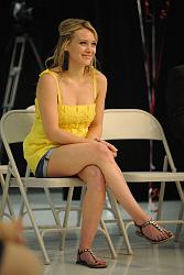 Click image for larger version. 

Name:	Hilary-Duff-Feet-31675.jpg 
Views:	1178 
Size:	482.7 KB 
ID:	319542