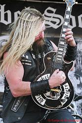 Click image for larger version. 

Name:	zakk_wylde_ozzfest06_181.jpg 
Views:	626 
Size:	164.1 KB 
ID:	287331