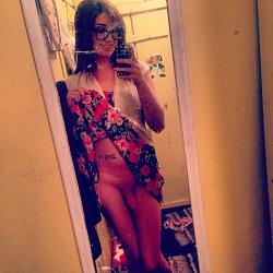 Click image for larger version. 

Name:	Brielle-Bop-mirror-selfies-2.jpg 
Views:	321 
Size:	112.5 KB 
ID:	846836