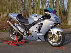 Click image for larger version. 

Name:	42373567kawasakizx12r03bikepics093275_409.jpg 
Views:	779 
Size:	148.1 KB 
ID:	179547