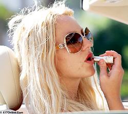 Click image for larger version. 

Name:	britney-spears-make-up-bad.jpg 
Views:	682 
Size:	48.9 KB 
ID:	378883