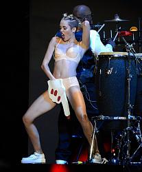 Click image for larger version. 

Name:	miley-cyrus--2013-mtv-video-music-awards06.jpg 
Views:	1571 
Size:	146.5 KB 
ID:	616964