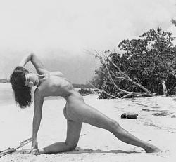 Click image for larger version. 

Name:	bettie page 04.jpg 
Views:	2005 
Size:	118.5 KB 
ID:	639751