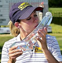 Click image for larger version. 

Name:	cristie_kerr_trophy_kiss_445.jpg 
Views:	4185 
Size:	42.4 KB 
ID:	135831