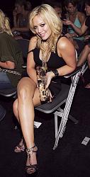 Click image for larger version. 

Name:	Hilary-Duff-Feet-10080.jpg 
Views:	1253 
Size:	266.2 KB 
ID:	319536