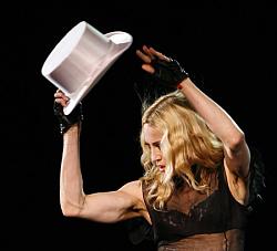 Click image for larger version. 

Name:	madge_in_concert_1_1_175.jpg 
Views:	469 
Size:	26.7 KB 
ID:	196248
