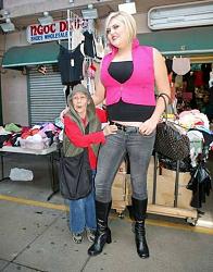 Click image for larger version. 

Name:	240242,xcitefun-giant-girl-3.jpg 
Views:	196 
Size:	51.6 KB 
ID:	743108