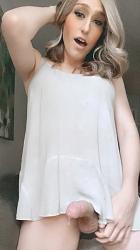 Click image for larger version. 

Name:	ZoeyTaylor04.jpg 
Views:	189 
Size:	160.7 KB 
ID:	1407073