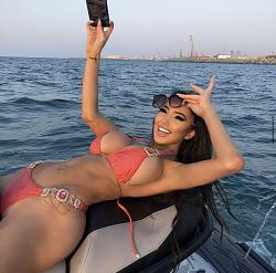 Click image for larger version. 

Name:	gg 1 Chloe Khan twitter FZCYrQKUYAENqkD.jpg 
Views:	172 
Size:	235.8 KB 
ID:	1413668