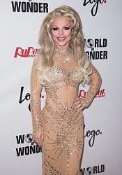 Click image for larger version. 

Name:	DB at Orpheum Theatre (2).jpg 
Views:	80 
Size:	234.2 KB 
ID:	1416085