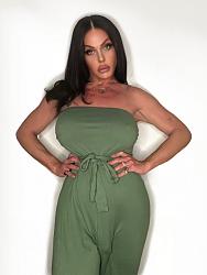 Click image for larger version. 

Name:	bulge 1 Angela Stone twitter FsZwH5kXwBA0Lr1.jpg 
Views:	345 
Size:	50.5 KB 
ID:	1422325
