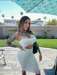 Click image for larger version. 

Name:	dress 1 Nadia Love twitter FSSdzKOVUAAyQZy.jpg 
Views:	112 
Size:	173.5 KB 
ID:	1426919