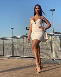 Click image for larger version. 

Name:	dress 1 Bella twitter FtrZ7rjWwAA5Spu.jpg 
Views:	167 
Size:	437.2 KB 
ID:	1427844