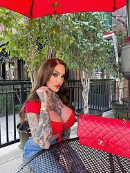 Click image for larger version. 

Name:	jeans 1 Nadia Love twitter FN3j3XhVIAMXkrW.jpg 
Views:	139 
Size:	206.8 KB 
ID:	1429995