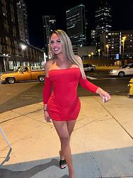 Click image for larger version. 

Name:	dress 1 Gigi twitter FSFK8TMUUAA1b_r.jpg 
Views:	224 
Size:	489.4 KB 
ID:	1433767