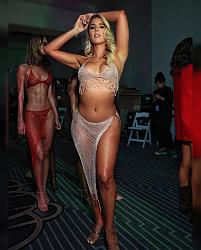 Click image for larger version. 

Name:	po 1 Carmen Carrera twitter F02yucKWAAs1pcQ.jpg 
Views:	156 
Size:	253.0 KB 
ID:	1434037