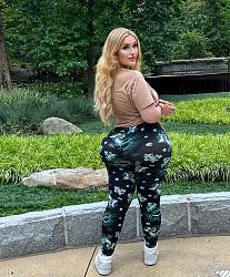 Click image for larger version. 

Name:	butt 1 Lexi Smith twitter F6umYvTXcAARN99.jpg 
Views:	99 
Size:	866.6 KB 
ID:	1434749