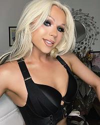 Click image for larger version. 

Name:	Farrah Moan 2a.jpg 
Views:	156 
Size:	277.9 KB 
ID:	1437241