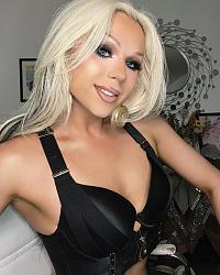 Click image for larger version. 

Name:	Farrah Moan 2a.jpg 
Views:	169 
Size:	277.9 KB 
ID:	1437241