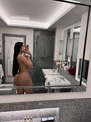 Click image for larger version. 

Name:	dominique charre mirrorselfie.jpg 
Views:	112 
Size:	412.8 KB 
ID:	1438694