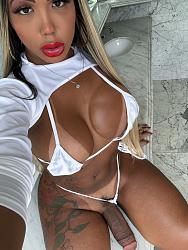 Click image for larger version. 

Name:	pic ts 1 Bianca Ferraz twitter F_9VRtRWMAATR1o.jpg 
Views:	214 
Size:	429.0 KB 
ID:	1439138