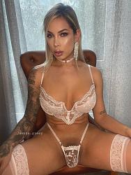 Click image for larger version. 

Name:	ling 1 Jhenna Greey twitter FcNzlnoX0AEHixK.jpg 
Views:	194 
Size:	592.6 KB 
ID:	1439512