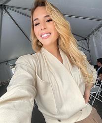 Click image for larger version. 

Name:	po 1 Carmen Carrera twitter FVFDgd3XwAAxHK4.jpg 
Views:	114 
Size:	348.4 KB 
ID:	1439597