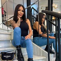 Click image for larger version. 

Name:	jeans 1 Vanessa Jhons twitter FgEBQaFWAAAmiZW.jpg 
Views:	83 
Size:	36.3 KB 
ID:	1440907